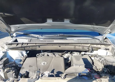 2018 Toyota Highlander Xle z USA, uszkodzony, nr VIN 5TDJZRFH1JS813390